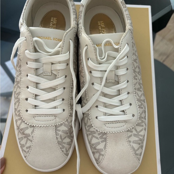 MK shoes worn twice - Picture 5 of 6